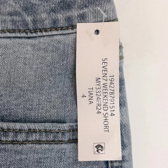 Seven7 Distressed Denim Jean Shorts Womens 4 Blue Light Wash Fray Hem NWT - Picture 4 of 10